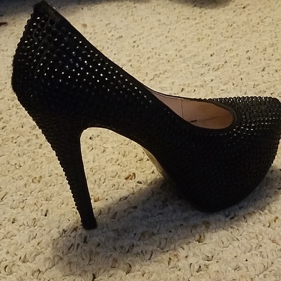 black heels - Picture 4 of 4